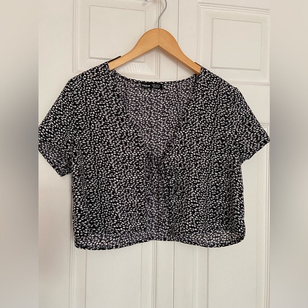 SHEIN tie-front short sleeve floral black and white top